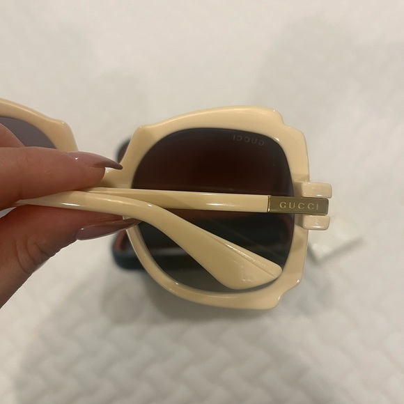 COPY - Brand new Gucci oversized sunglasses - Picture 4 of 5